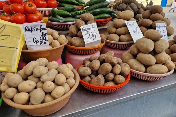 Овощи на Комаровском рынке - Sputnik Беларусь