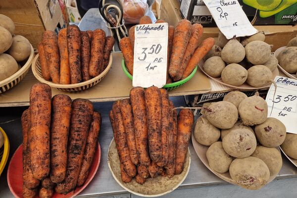 Овощи на Комаровском рынке - Sputnik Беларусь