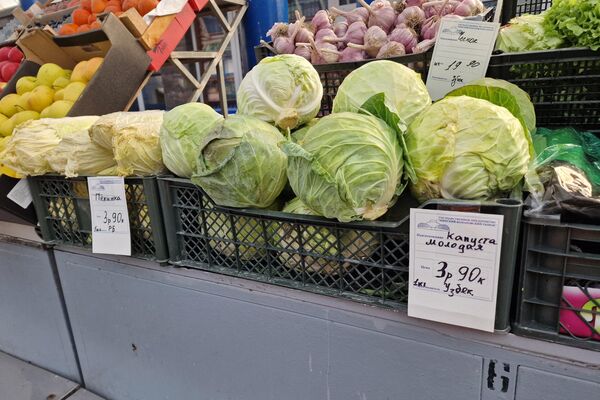 Овощи на Комаровском рынке - Sputnik Беларусь