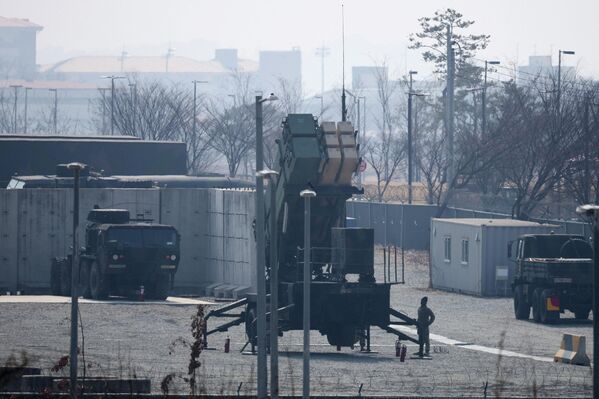 Американские системы противоракетной обороны Patriot на базе армии США в Пхёнтхэке, Южная Корея