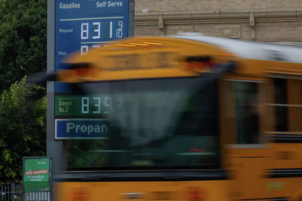 Высокие цены на бензин на автозаправочной станции в центре Лос-Анджелеса, США