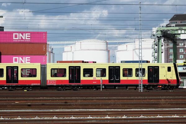 Контейнеры для хранения нефти немецкой логистической компании Unitank в Вестхафене, Берлин (11 марта 2026 года).