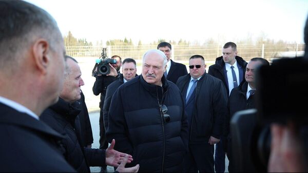 Рабочая поездка президента Беларуси Александра Лукашенко в Дрибинский район - Sputnik Беларусь