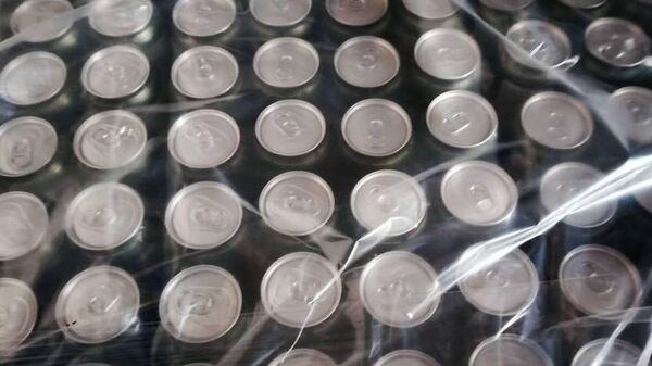 Банки с напитком - Sputnik Беларусь