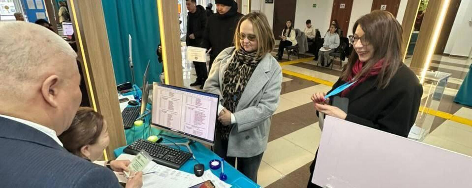 Атмосфера во время референдума в Казахстане доброжелательная - Sputnik Беларусь, 1920, 15.03.2026