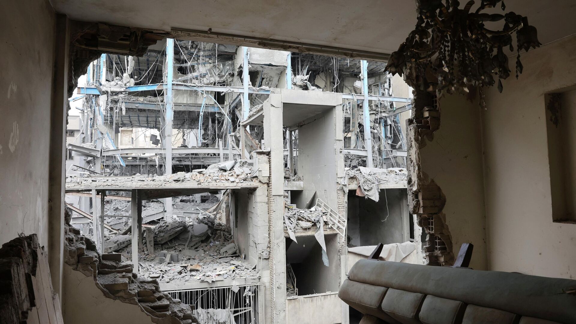 Аракчи: Иран готов защищаться и не просит о переговорах Аракчи: Иран готов защищаться и не просит о переговорах