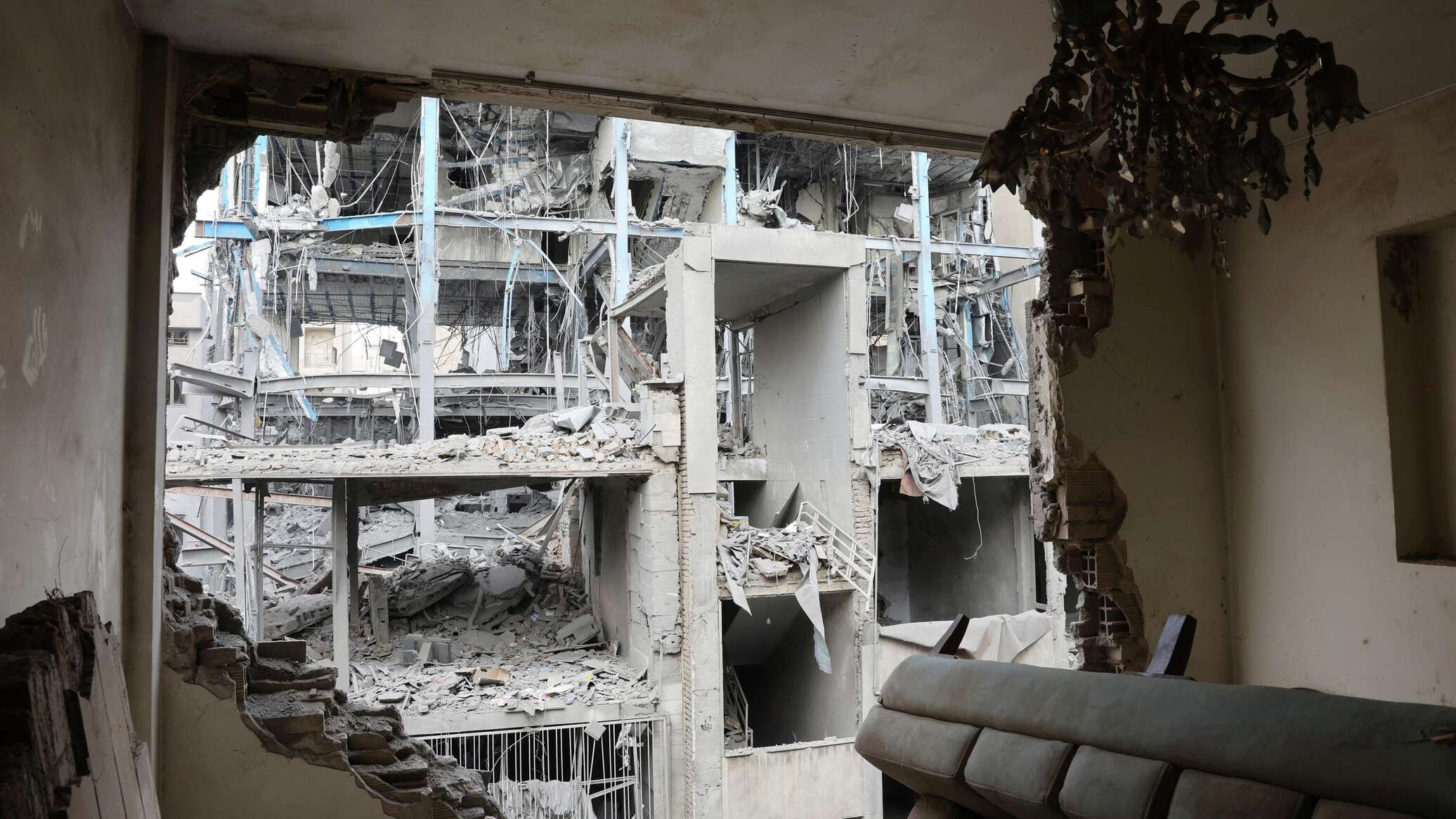 Аракчи: Иран готов защищаться и не просит о переговорах Аракчи: Иран готов защищаться и не просит о переговорах