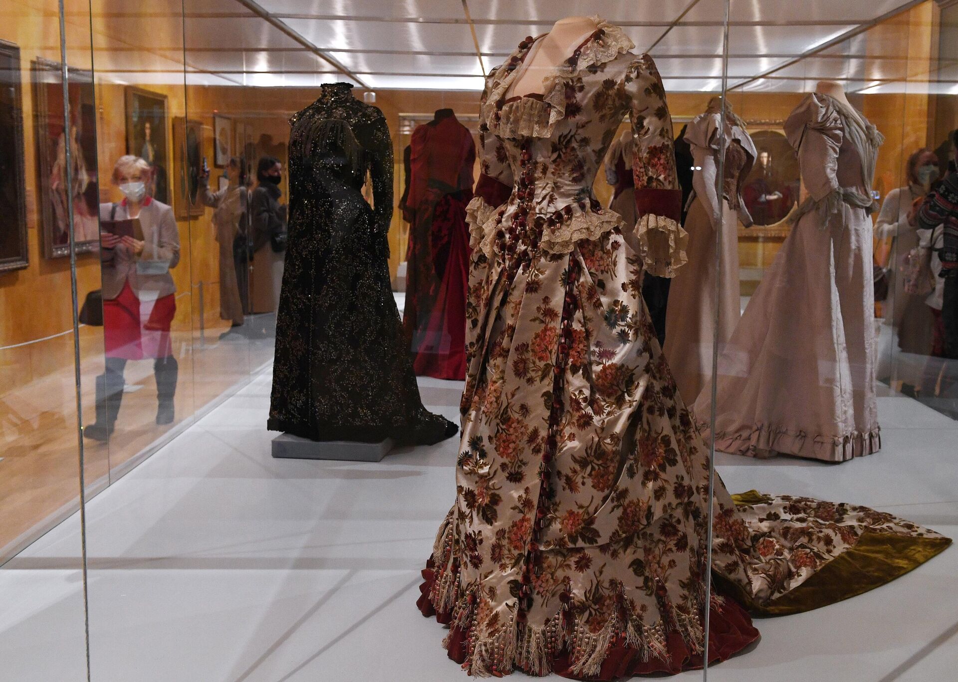 Придворный костюм середины XIX - начала XX века - Sputnik Беларусь, 1920, 17.03.2026