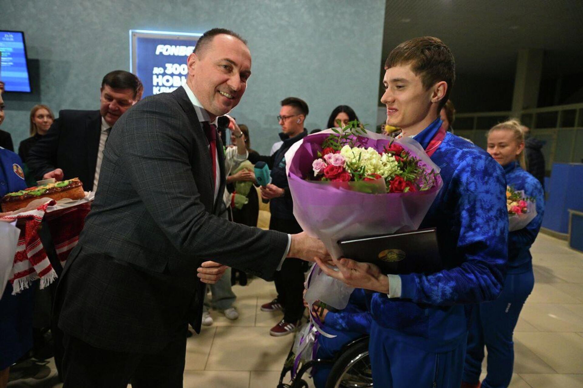 Белорусские паралимпийцы вернулись в Минск - Sputnik Беларусь, 1920, 17.03.2026