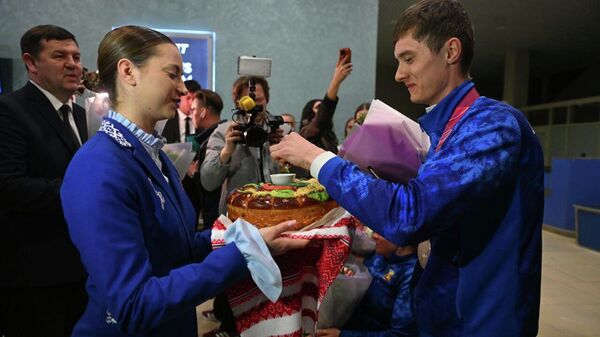 Белорусские паралимпийцы вернулись в Минск - Sputnik Беларусь