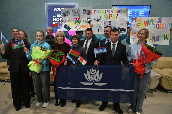 Белорусские паралимпийцы вернулись в Минск - Sputnik Беларусь