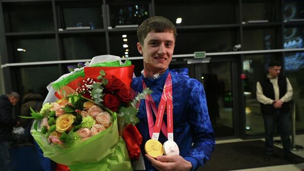 Фотофакт: белорусские паралимпийцы вернулись в Минск - Sputnik Беларусь