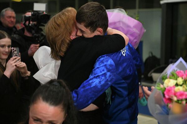 Фотофакт: белорусские паралимпийцы вернулись в Минск - Sputnik Беларусь