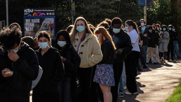 Жители Великобритании в очереди на вакцинацию от менингита - Sputnik Беларусь