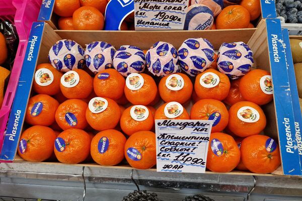 Цитрусовые на Комаровском рынке - Sputnik Беларусь