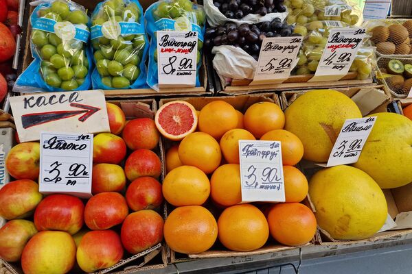 Цитрусовые на Комаровском рынке - Sputnik Беларусь