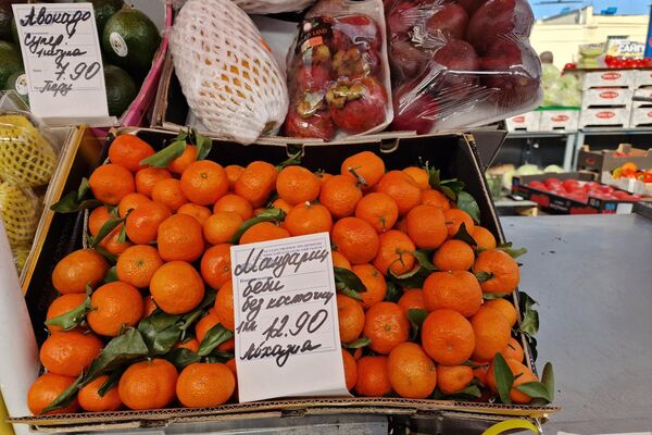 Цитрусовые на Комаровском рынке - Sputnik Беларусь