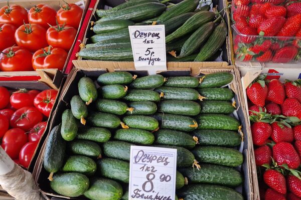 Овощи на Комаровском рынке - Sputnik Беларусь