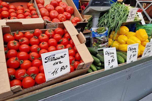 Овощи на Комаровском рынке - Sputnik Беларусь