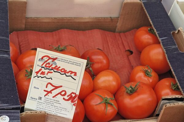 Овощи на Комаровском рынке - Sputnik Беларусь