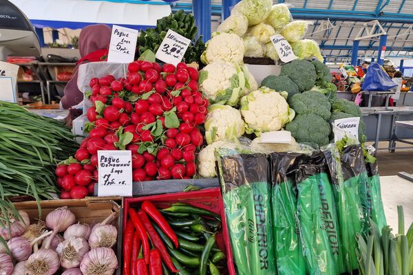 Овощи на Комаровском рынке - Sputnik Беларусь