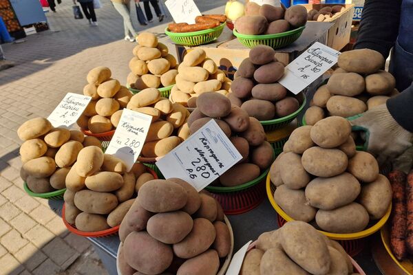 Овощи на Комаровском рынке - Sputnik Беларусь