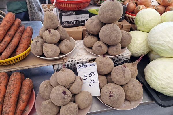 Овощи на Комаровском рынке - Sputnik Беларусь