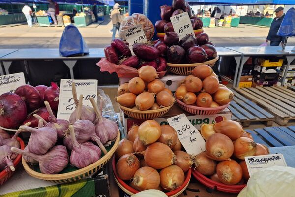 Овощи на Комаровском рынке - Sputnik Беларусь