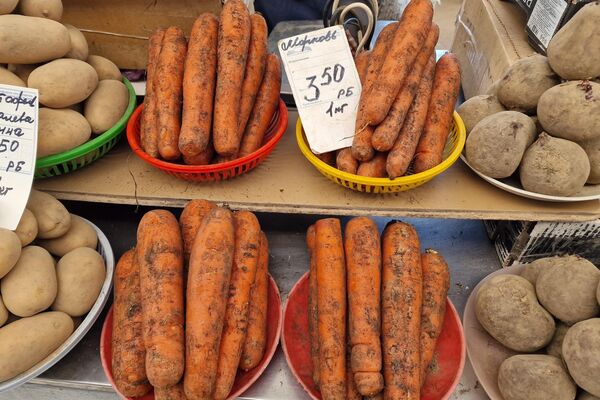 Овощи на Комаровском рынке - Sputnik Беларусь