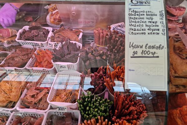 Мясные деликатесы на Комаровском рынке - Sputnik Беларусь