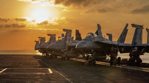 Самалёты на палётнай палубе авіяносца USS Abraham Lincoln, які ўдзельнічае ў баявых дзеяннях у Іране - Sputnik Беларусь