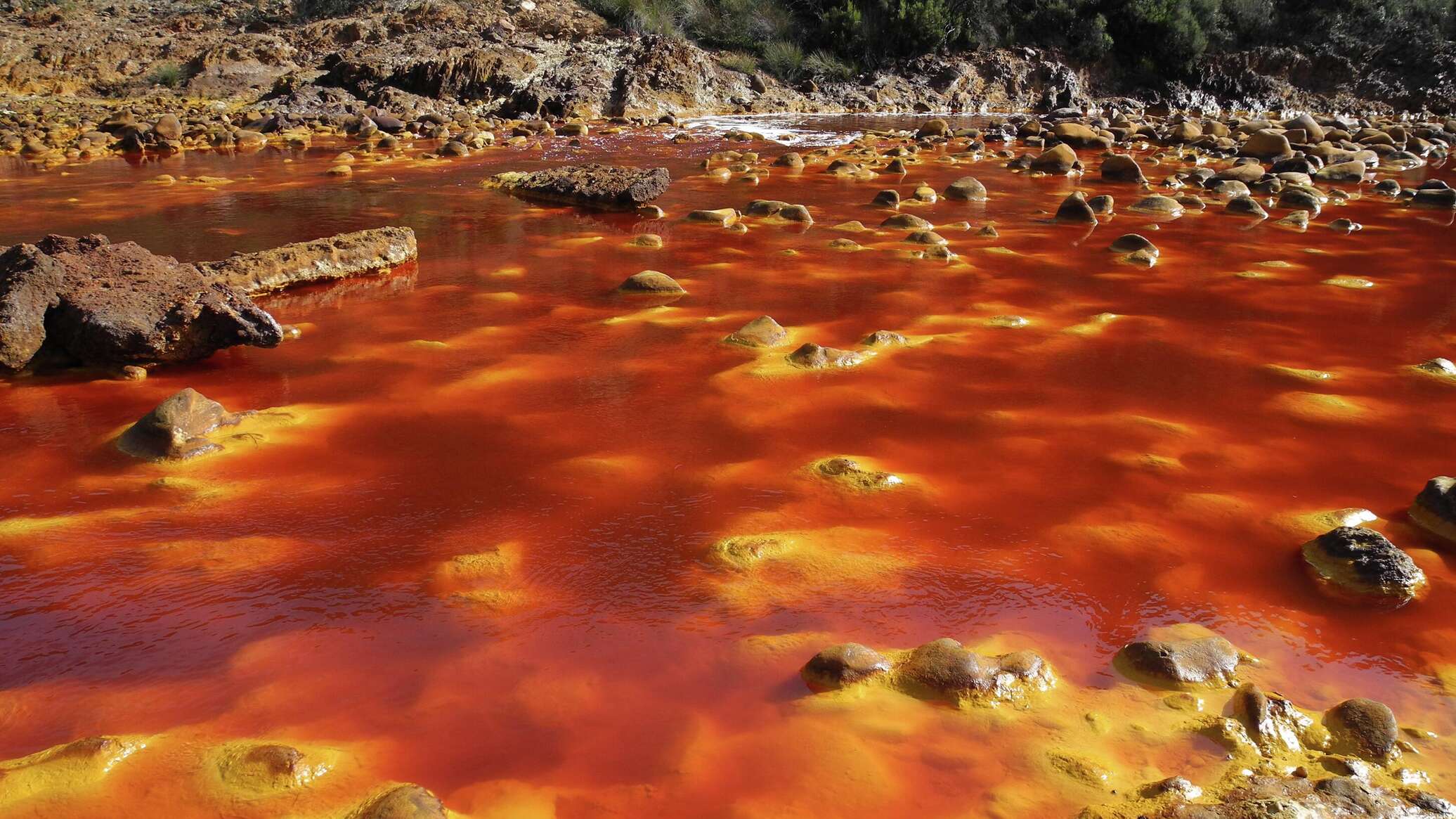 Смертельная красота: 10 самых опасных для человека рек в мире (фото)