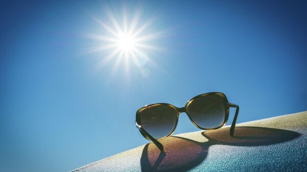 Офтальмолог рассказал, в какие дни следует носить солнцезащитные очки