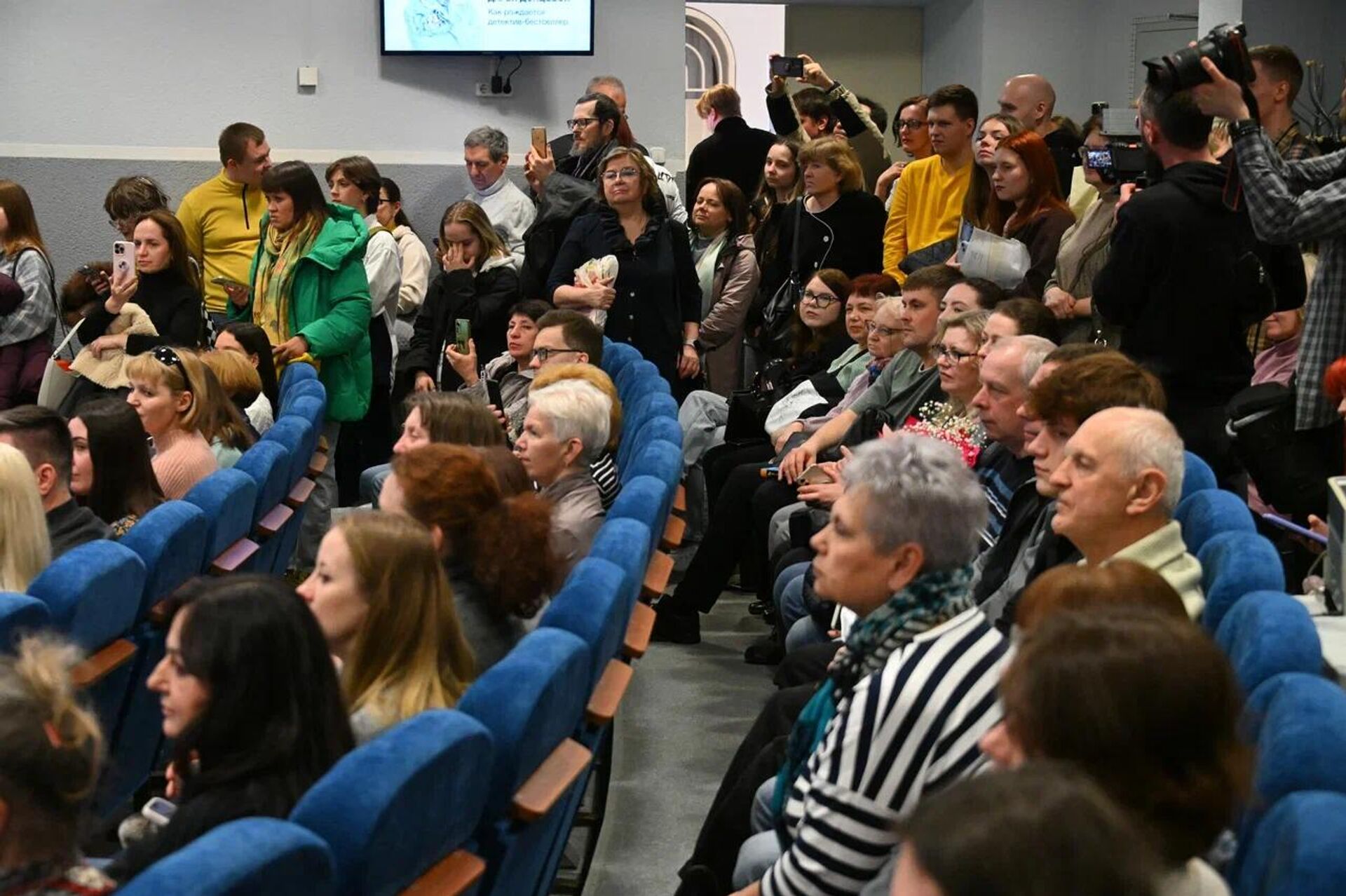 Участники встречи с Дарьей Донцовой в Минске - Sputnik Беларусь, 1920, 21.03.2026