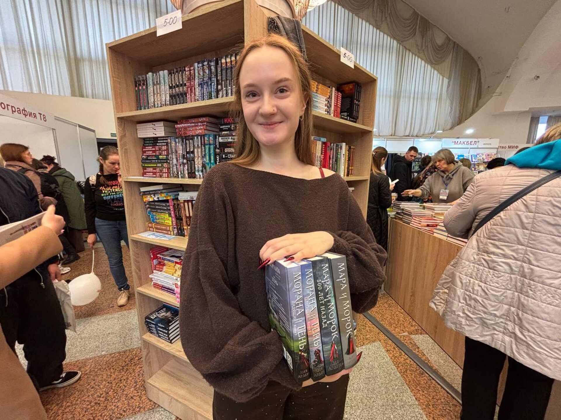 Минчанка Анна отметила низкие цены на выставке Минчанка Анна отметила низкие цены на выставке - Sputnik Беларусь, 1920, 21.03.2026