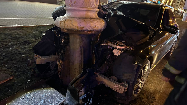 Пьяный водитель врезался в столб в центре Минска