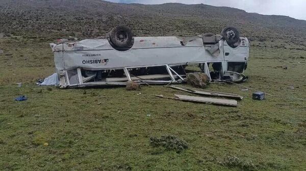 Автобус с туристами упал с обрыва в Перу – есть погибшие