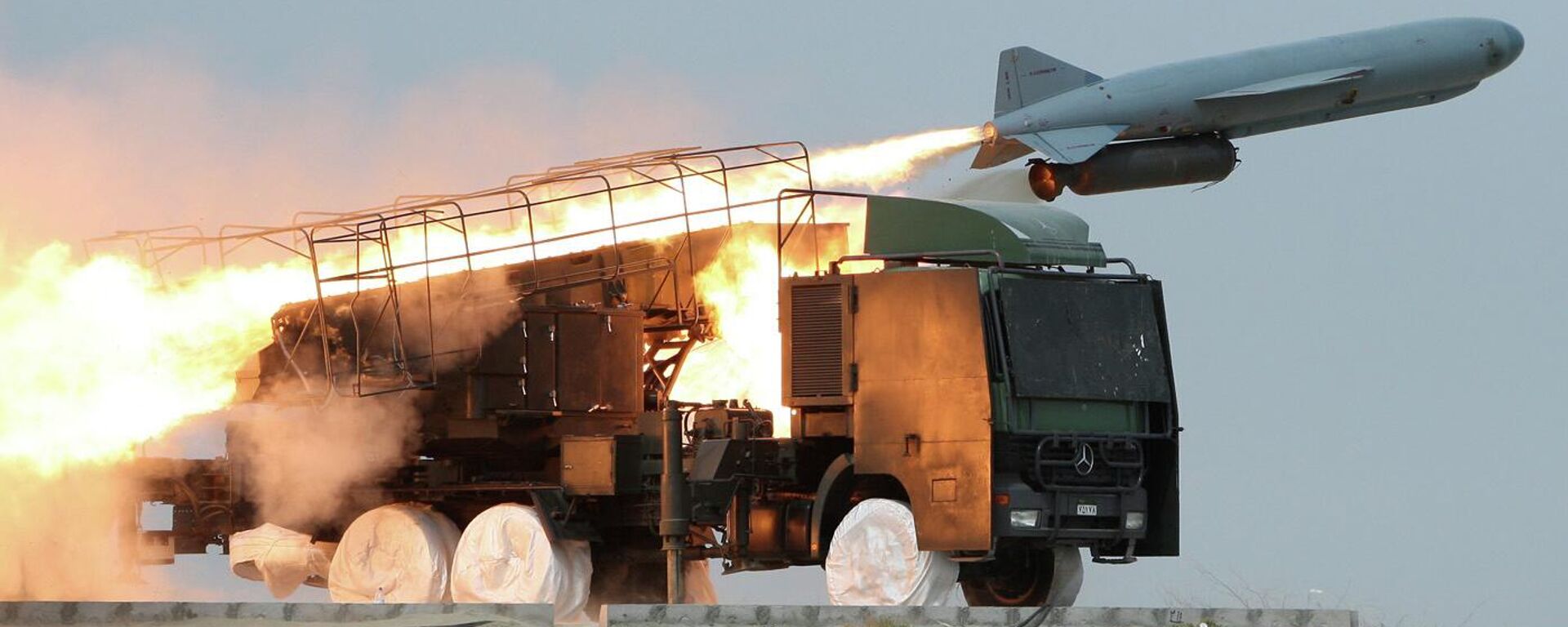 Запуск ракеты класса земля-море Saegheh Корпусом стражей исламской революции во время маневров в восточной части Ормузского пролива - Sputnik Беларусь, 1920, 25.03.2026