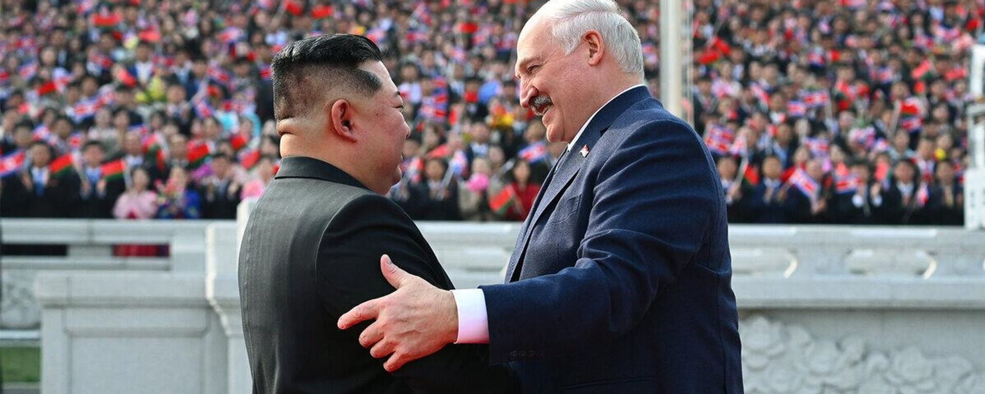 Прэзідэнт Беларусі Аляксандр Лукашэнка і лідар КНДР Кім Чэн Ын падчас сустрэчы ў Пхеньяне - Sputnik Беларусь, 1920, 26.03.2026