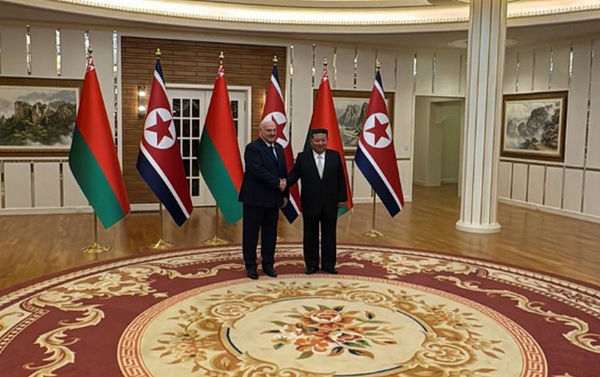 Переговоры президента Беларуси Александра Лукашенко с председателем Государственных дел Корейской Народно-Демократической Республики Ким Чен Ыном. - Sputnik Беларусь