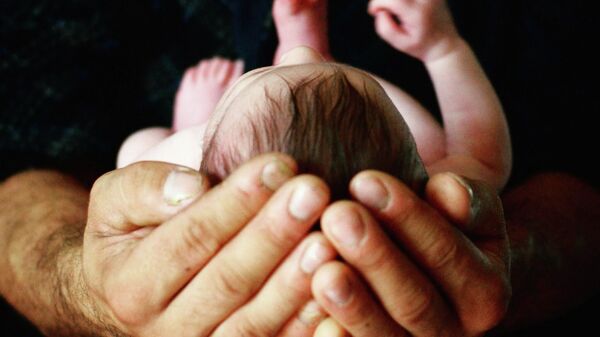 Врачи назвали риски позднего отцовства – хорошего мало