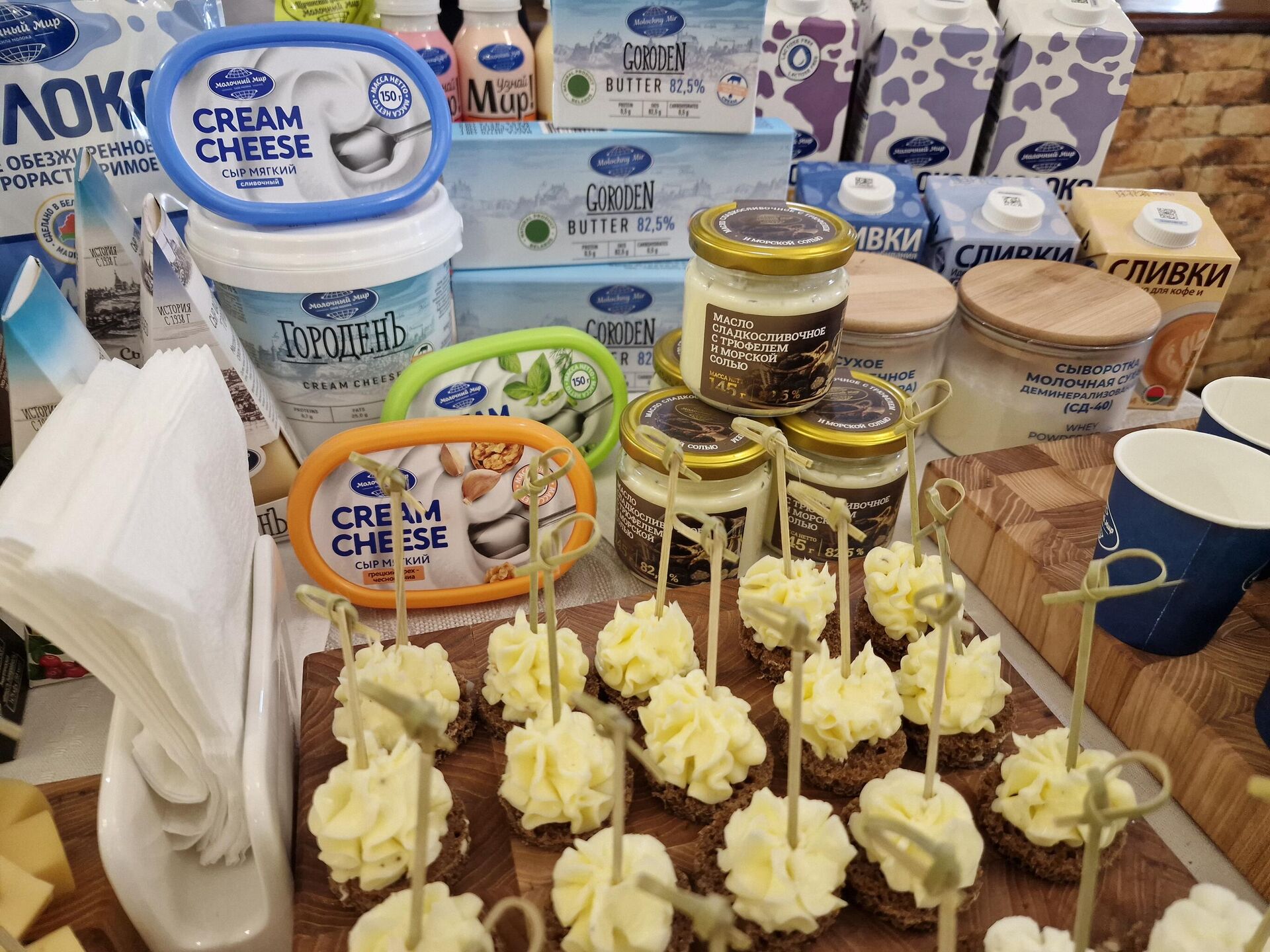 Белорусские производители представили образцы продуктов питания главам дипломатических миссий - Sputnik Беларусь, 1920, 26.03.2026