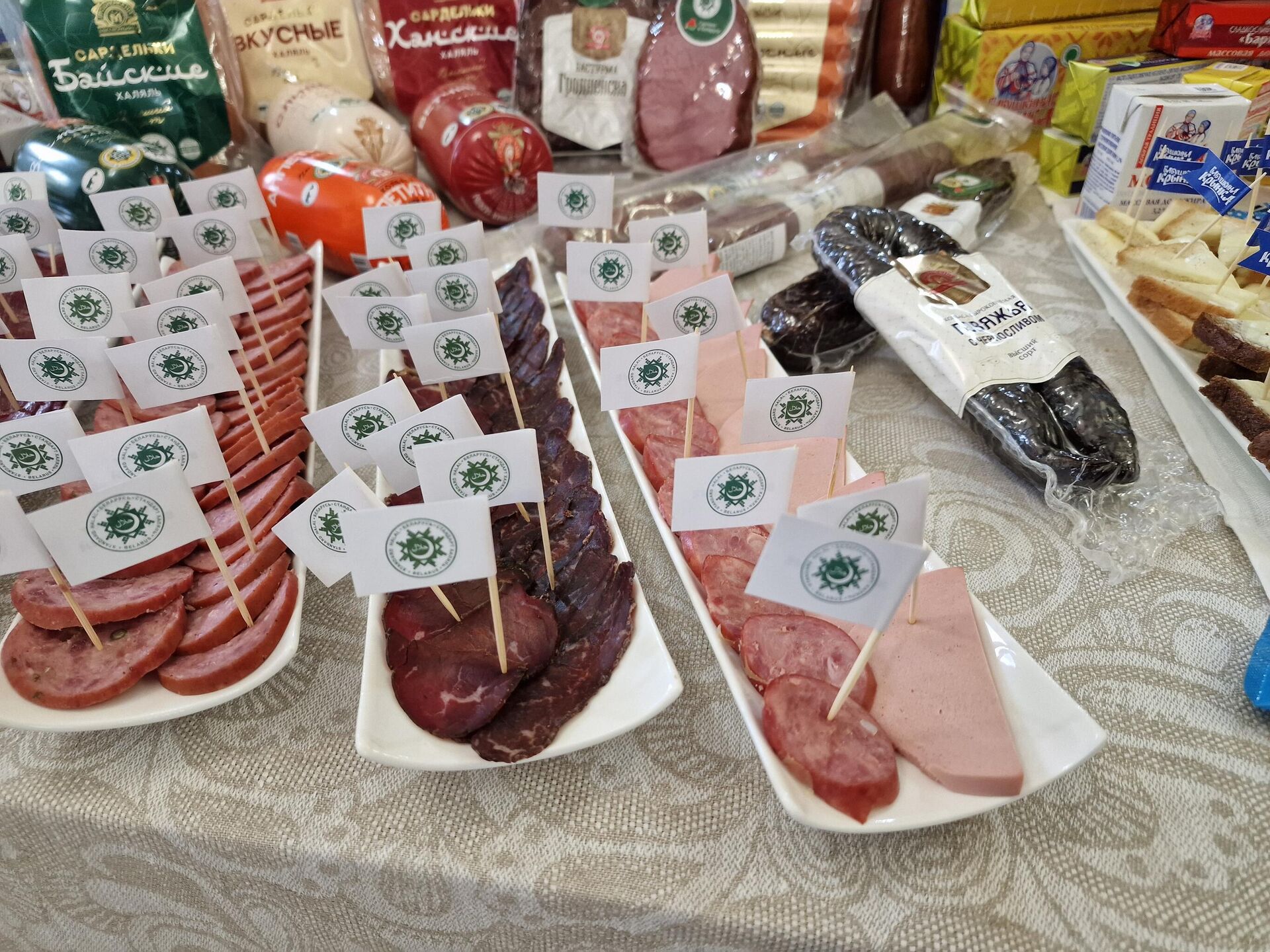 Белорусские производители представили образцы продуктов питания главам дипломатических миссий - Sputnik Беларусь, 1920, 26.03.2026