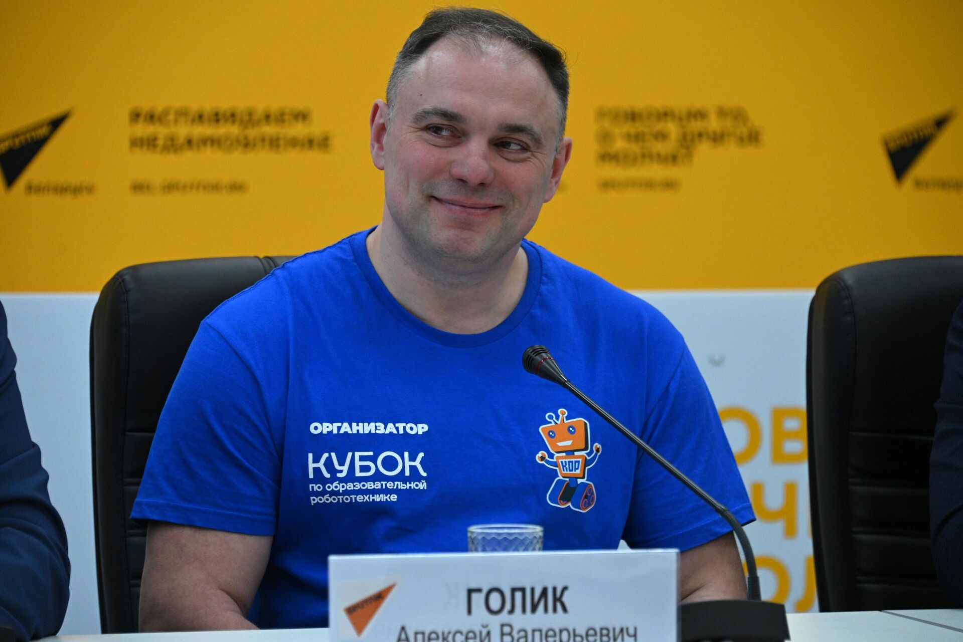 Представитель оргкомитета Кубка по образовательной робототехнике Алексей Голик Представитель оргкомитета Кубка по образовательной робототехнике Алексей Голик - Sputnik Беларусь, 1920, 27.03.2026
