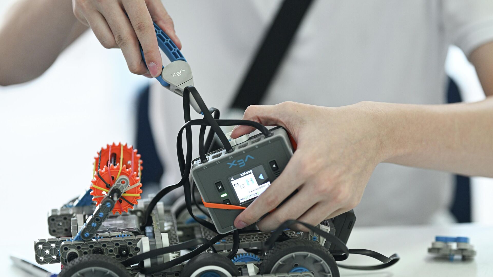 Сборка робота, архивное фото Сборка робота, архивное фото - Sputnik Беларусь, 1920, 27.03.2026