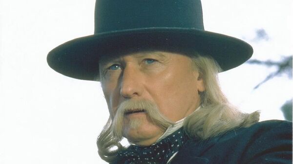 Джеймс Толкан в роли учителя Стрикленда в трилогии Назад в будущее - Sputnik Беларусь