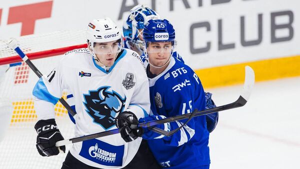 Первый выездной матч минского Динамо против московских одноклубников в серии плей-офф КХЛ  - Sputnik Беларусь