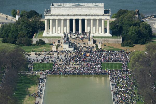 Акция протеста у мемориала Линкольна в Вашингтоне. - Sputnik Беларусь