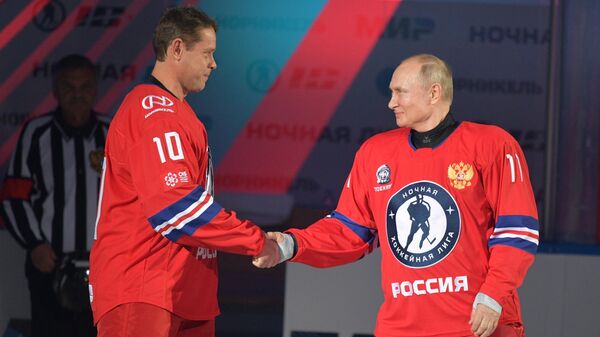 Владимир Путин наградил орденом "русскую ракету" Павла Буре