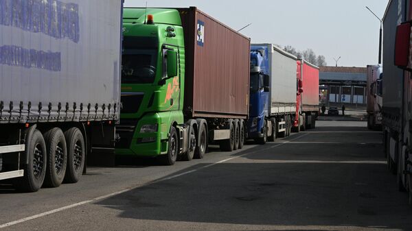 Более 800 фур вернулись из Беларуси в Литву за три недели